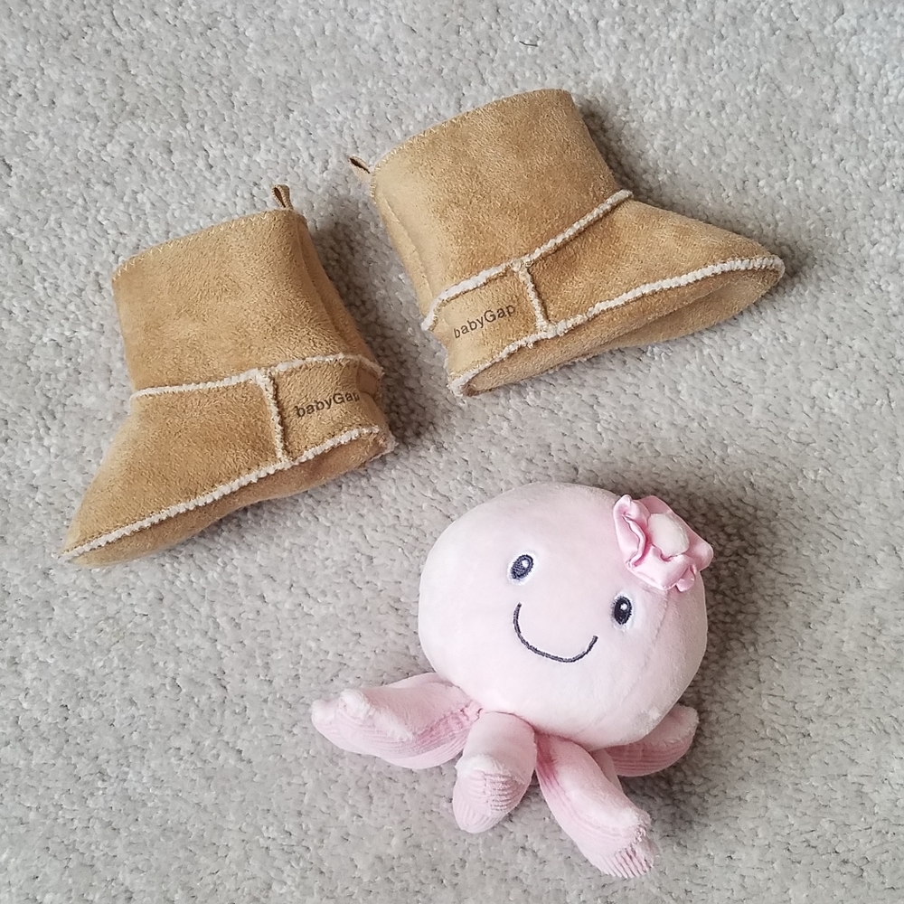 NWOT Gap Shearling Booties 3-6 Months